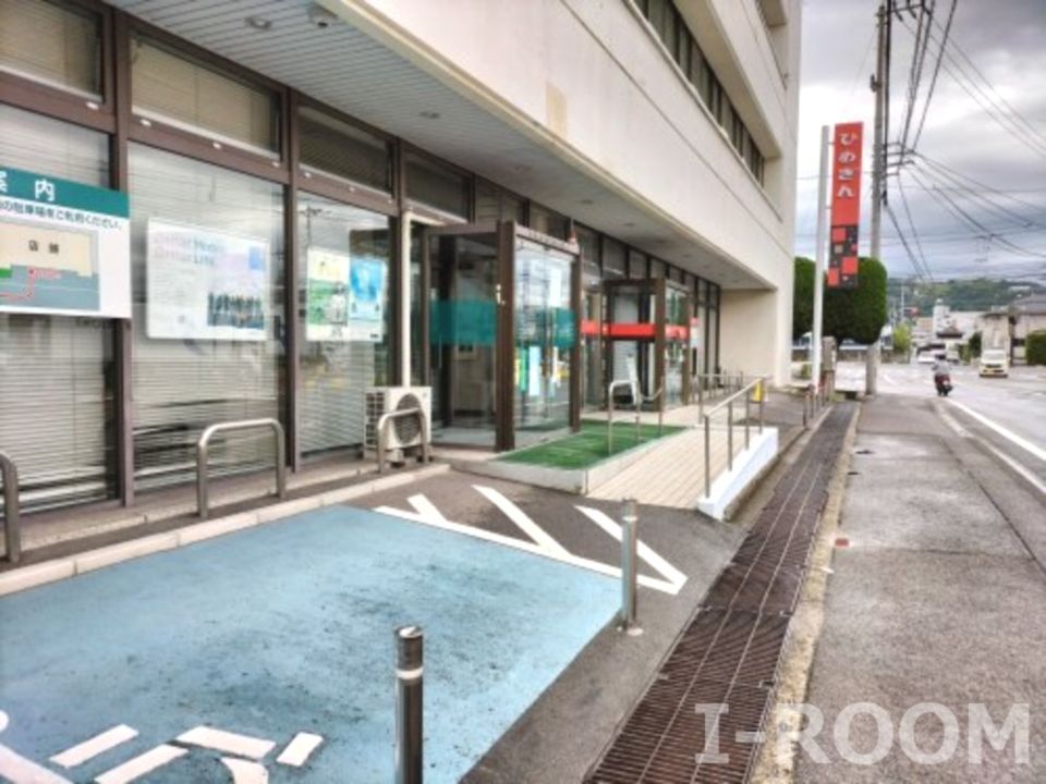 近くの愛媛銀行松山中央市場支店まで967m(徒歩13分)