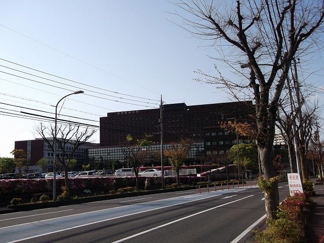 近くの産業医科大学病院まで585m（徒歩8分）