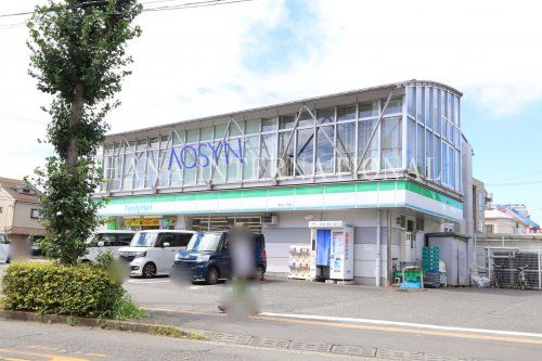 近くのファミリーマートまで1,345m（徒歩17分）