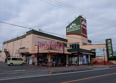 近くの百円村 ニシナ西阿知店まで674m(徒歩9分)