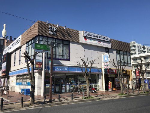 近くのローソン 新田辺駅前店まで152m（徒歩2分）
