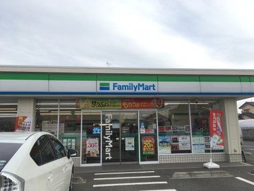 近くのコンビニまで552m（徒歩7分）