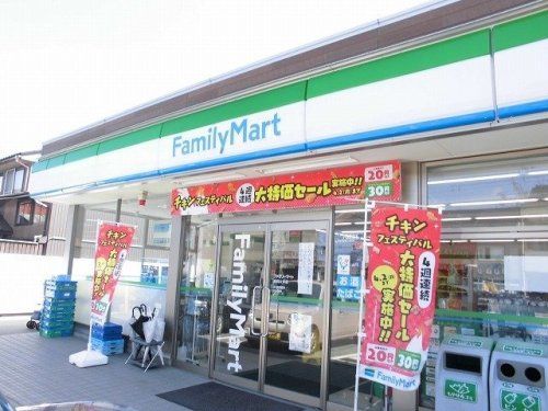 近くのファミリーマート 高岡大坪店まで414m（徒歩6分）