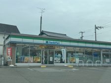 近くのファミリーマート いまばり別名店まで418m（徒歩6分）