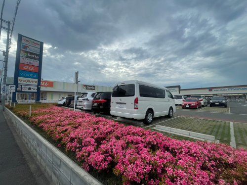 近くのココカラファイン アクロスプラザ大東店まで647m（徒歩9分）