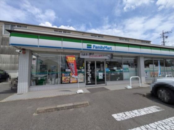 近くのファミリーマート 小牧原新田店まで559m（徒歩7分）