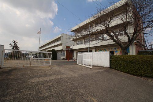 近くの宗像市立日の里西小学校まで401m（徒歩6分）