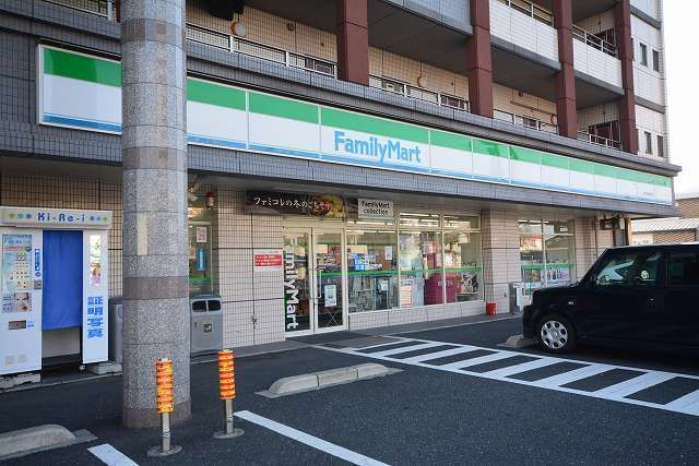 近くのコンビニまで439m（徒歩6分）