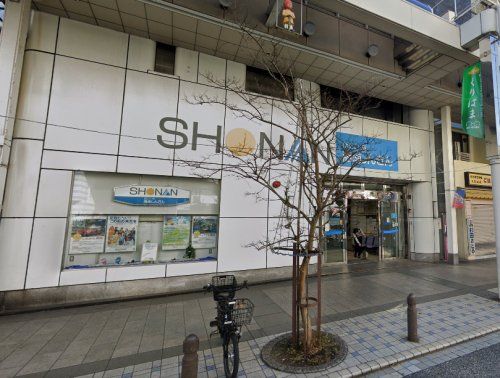 近くの湘南信用金庫久里浜支店まで715m（徒歩9分）
