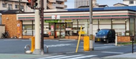 近くのコンビニまで385m（徒歩5分）