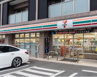 近くのコンビニまで193m（徒歩3分）