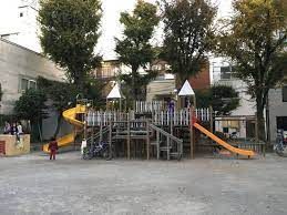 近くの小島公園まで365m（徒歩5分）
