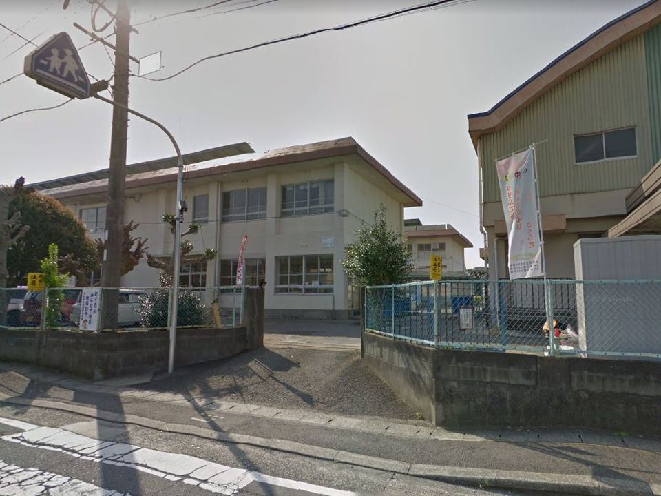 近くの大村市立放虎原小学校まで1,353m（徒歩17分）