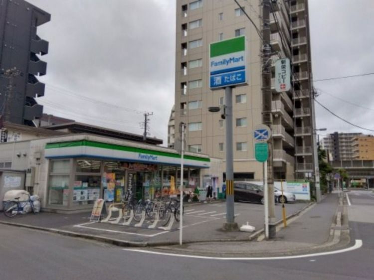 近くのファミリーマート 本千葉駅東口店まで360m（徒歩5分）