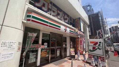 近くのセブン-イレブン 久米川駅前店まで402m（徒歩6分）