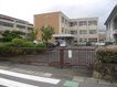 近くの東部小学校まで492m（徒歩7分）