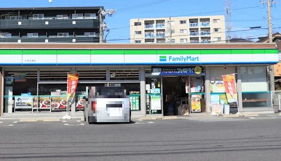 近くのファミリーマート 小牧文津店まで145m(徒歩2分)