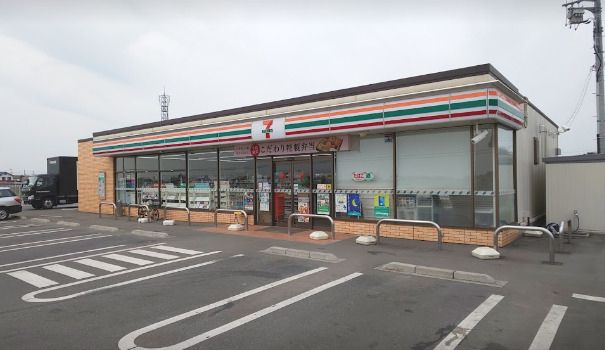 近くのセブンイレブン 伊勢崎下触町南店まで233m（徒歩3分）