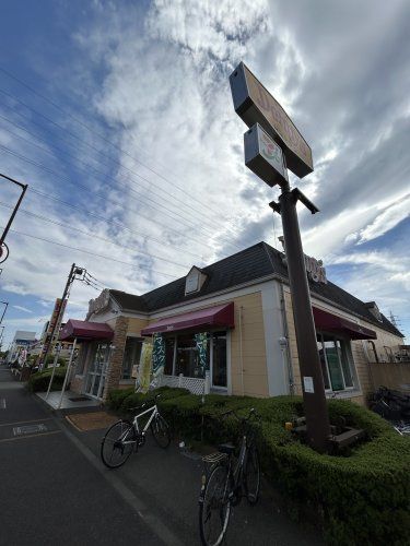 近くのデニーズ小平小川町店まで352m（徒歩5分）