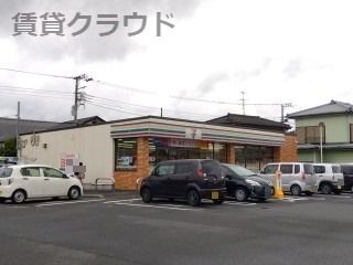 近くのコンビニまで840m（徒歩11分）