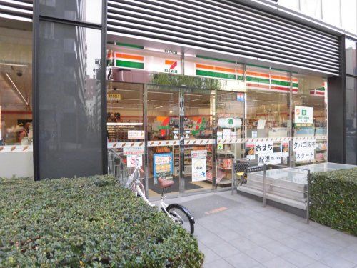 近くのコンビニまで324m（徒歩5分）