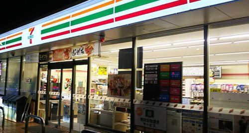 近くのセブンイレブン 岡山大安寺南町店まで681m（徒歩9分）