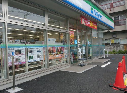 近くのファミリーマート 松山金沢文庫店まで643m(徒歩9分)
