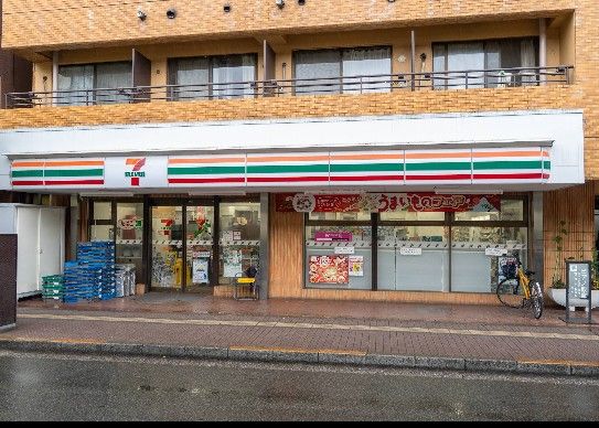近くのセブンイレブン 三鷹駅南通り店まで458m(徒歩6分)