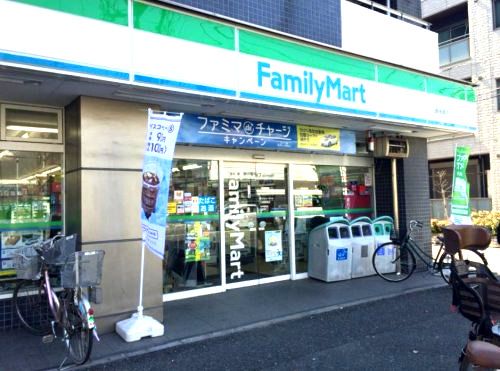 近くのコンビニまで426m（徒歩6分）