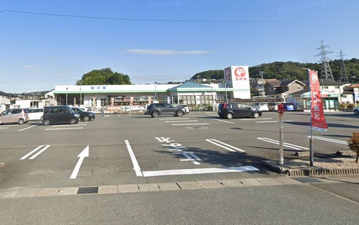 近くのコメリハード&グリーン正法寺店まで389m（徒歩5分）