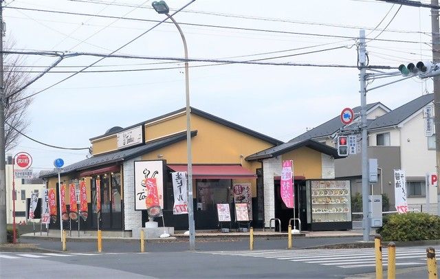 近くの飲食店まで645m（徒歩9分）