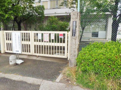 近くの岩倉市立岩倉南小学校まで471m（徒歩6分）