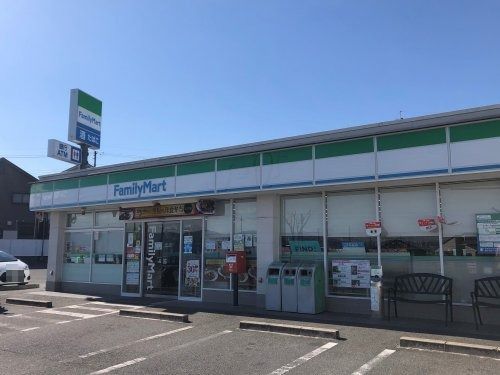 近くのファミリーマート 京田辺大住店まで648m（徒歩9分）