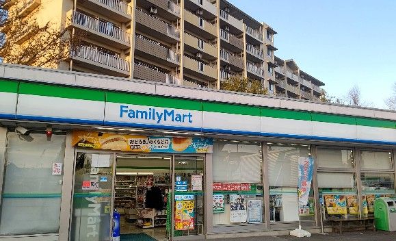 近くのファミリーマート 三鷹台団地南店まで528m(徒歩7分)