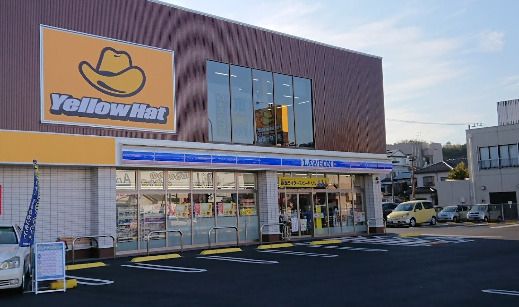 近くのローソン 横須賀三春町二丁目店まで414m（徒歩6分）