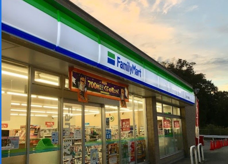 近くのファミリーマート 長久手公園西店まで745m（徒歩10分）