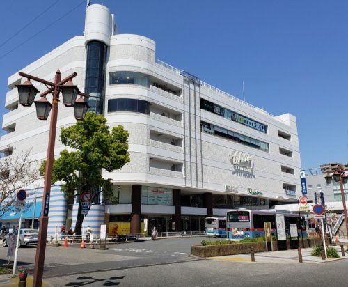 近くのWing KURIHAMA(ウィング クリハマ)まで1,433m（徒歩18分）