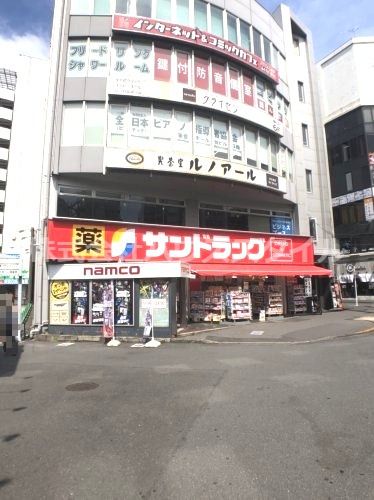 近くのサンドラッグ 巣鴨駅南口店まで895m（徒歩12分）