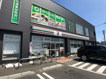 近くのコンビニまで451m（徒歩6分）