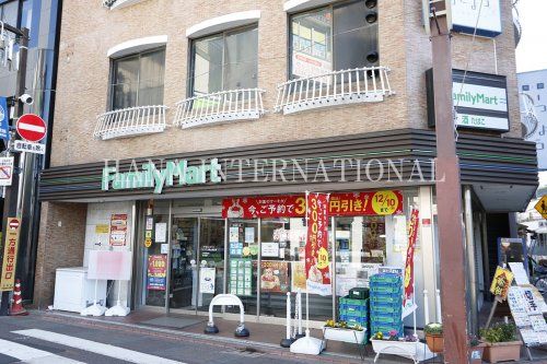近くのファミリーマートまで2,645m（徒歩34分）