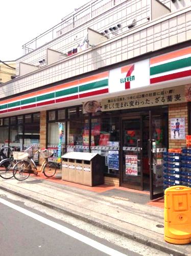近くのセブン‐イレブン 横浜六角橋2丁目店まで270m(徒歩4分)