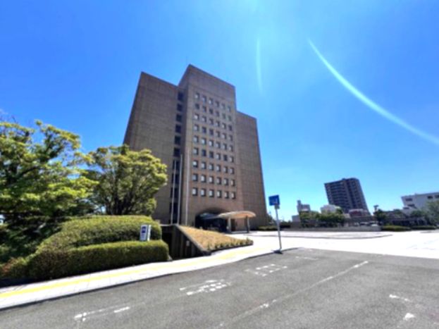 近くの徳島県庁まで896m（徒歩12分）