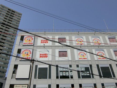近くのジャンボカラオケ広場 京阪守口店まで185m（徒歩3分）