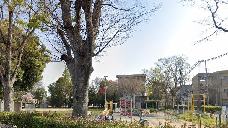 近くの南清和園公園まで756m（徒歩10分）