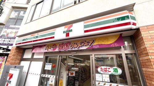 近くのコンビニまで355m（徒歩5分）