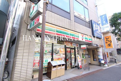 近くのコンビニまで116m（徒歩2分）