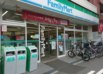 近くのファミリーマート 島之内二丁目店まで52m(徒歩1分)