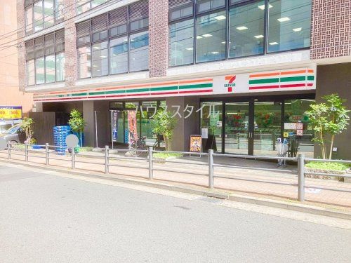 近くのコンビニまで1,058m（徒歩14分）