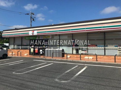 近くのセブンイレブン 東松戸駅前店まで951m(徒歩12分)