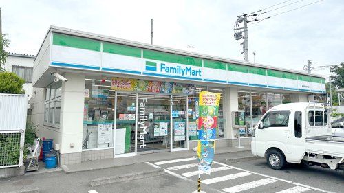 近くのファミリーマート 柴崎町六丁目店まで684m(徒歩9分)